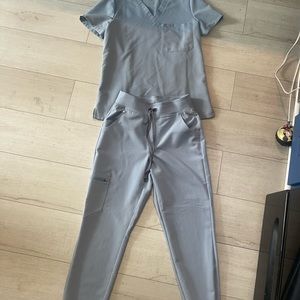 Dusty blue figs. High waisted Zamora joggers and Catrina top